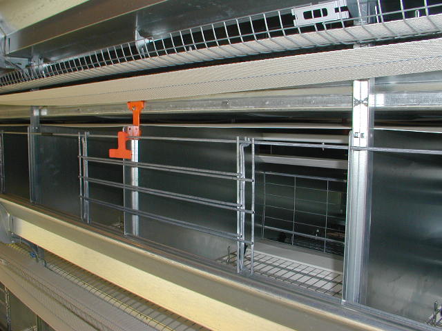 ユーロベント2成鶏ケージシステム